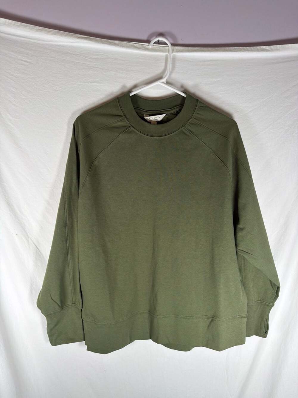 Earth Yoga Sustainable Clothing Green Raglan Sweatshirt with Thumbholes Size S